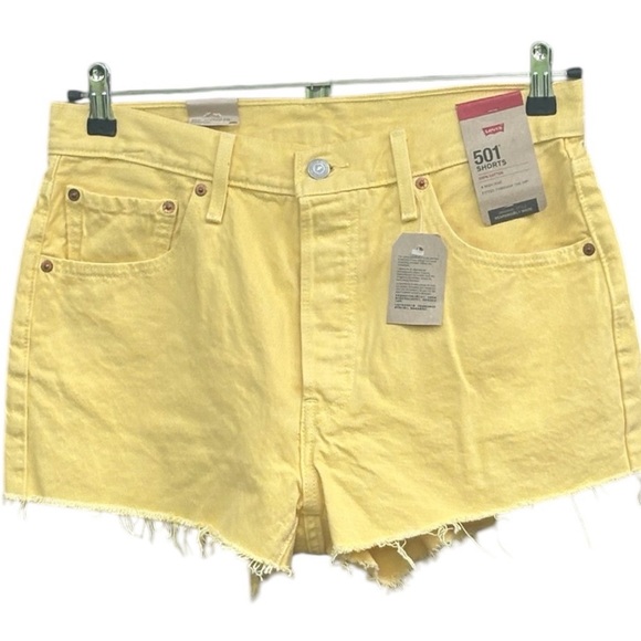 NWT Levi's Yellow High Rise 501 Button Fly Shorts Size 31 - Picture 1 of 7